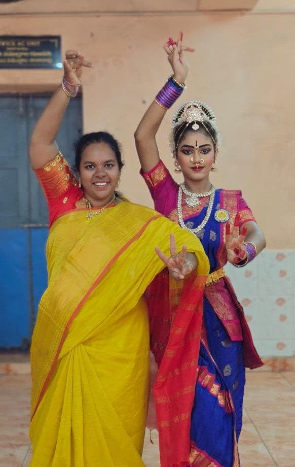 Guru L. Indrani Narendra Reddy welcoming learners to Natya Deepika