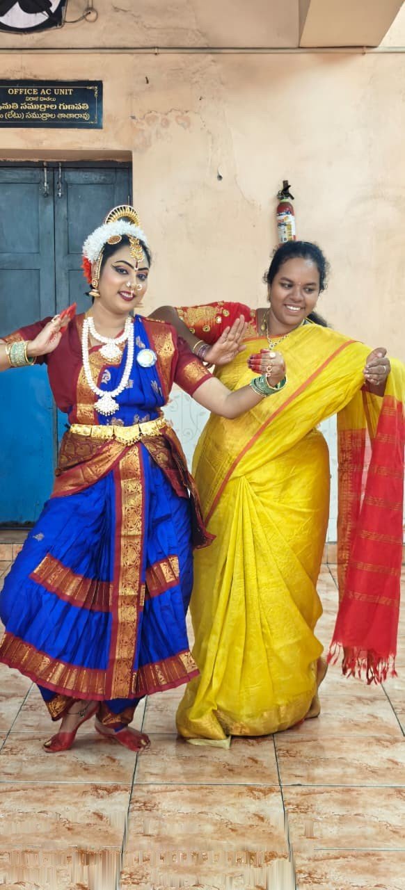 Guru L. Indrani Narendra Reddy guiding student in classical Kuchipudi dance postures and mudras